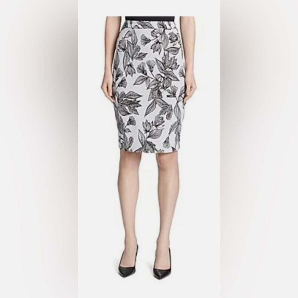 Bicolor black and white jacquard floral skirt